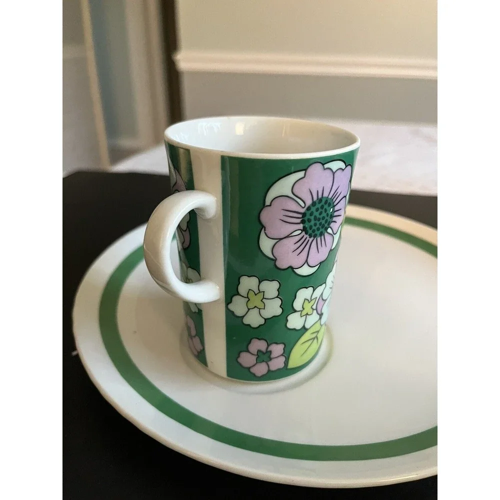 8pc Ceramic Green Floral Daisy Mugs with 9” Round Snack Plate